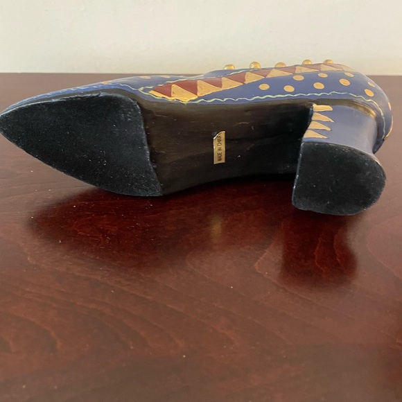 VTG pincushion is in ceramic Victorian shoe - Picture 7 of 8